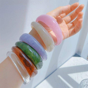 Bracelet en résine de luxe pour femme, bijoux modernes, bracelets tendance, design élégant, prix de gros, artisanat en résine - Product Image 3