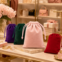 Pochettes de luxe en velours avec cordon de serrage et logo personnalisé pour cadeaux de mariage, rangement de colliers, bracelets, boucles d'oreilles et lunettes