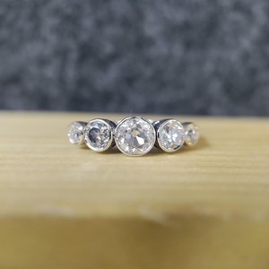 Bague à cinq pierres en moissanite, coupe ronde, en argent 925, bijoux fins, cadeau d'anniversaire pour petite amie - Product Image 6