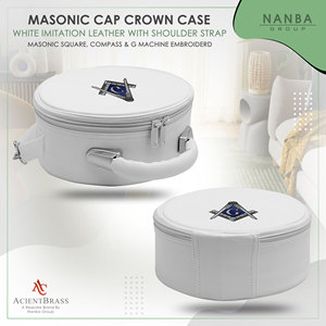 Estuche ligero blanco para gorra masónica con cierre de cremallera y emblema bordado de esquadrillas y compases para insignias masónicas - Product Image 6
