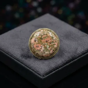 Cabochon en Jaspe Unakite avec sertissage en laiton pour la création de bijoux personnalisés - Product Image 2