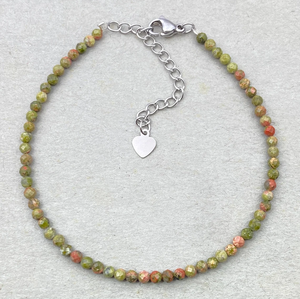Pulsera de Unakita Facetada, Joyería Delicada con Piedras Preciosas, Cuentas Microfacetadas, Pulsera de Cristal, Joyería Minimalista, Pulsera con Piedras Preciosas Pequeñas - Product Image 1