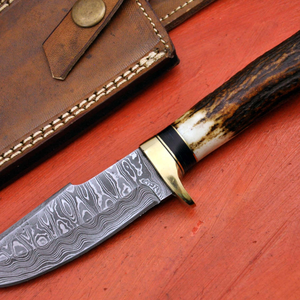 Cuchillo de Hoja Fija de Acero de Damasco Hecho a Mano con Mango de Asta de Ciervo, Punta Caída, para Caza, Desollado, Campismo y Supervivencia - Product Image 3