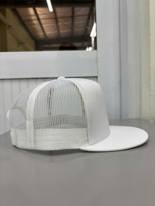 Casquette Snapback Adulte 5 Panneaux en Maille Structurée à Logo Ajustable, Idéale pour les Activités de Plein Air, Fabriquée au Vietnam - Product Image 5