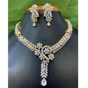ชุดสร้อยคอทองเหลืองชุบทองคุณภาพสูงประดับเพชรซิคอนสวยงาม พร้อมต่างหู เหมาะสำหรับงานครบรอบ งานหมั้น งานแต่งงาน งานเลี้ยง ของขวัญสำหรับผู้หญิง - Product Image 1