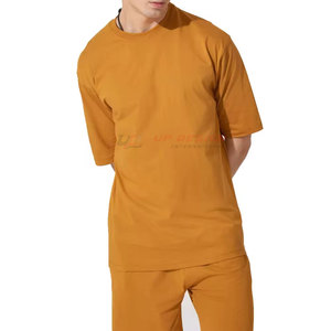Nuovo Set Estivo da Uomo: T-Shirt e Pantaloncini in 100% Cotone Traspirante, Manica Corta, Tinta Unita, Completo Sportivo in Due Pezzi Prodotto in Pakistan - Product Image 4