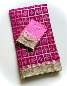 Sari en tissage jacquard style Bandhani, élégant, entièrement tissé, avec pallu riche en tissage et chemisier assorti non cousu - Product Image 4