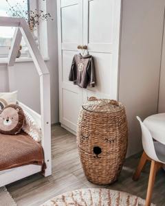 Cesta de Almacenamiento Hecha a Mano con Jacinto de Agua, Diseño de Oso de Peluche, Ecológica, Hecha en Vietnam, Venta al Por Mayor - Product Image 4