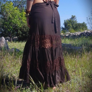 Falda Maxi Cruzada con Volantes y Diseño Asimétrico, Estilo Bohemio para una Elegancia Fluida y Uso Diario - Product Image 2