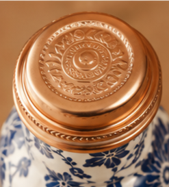 Bouteille d'eau artisanale en cuivre pur à imprimé floral bleu avec 2 gobelets assortis, ensemble cadeau de vaisselle ayurvédique, bouteille en cuivre - Product Image 4