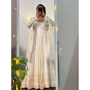 Traje Anarkali de Diseñador con Lentejuelas y Bordados para Ropa India y Pakistaní - Product Image 4