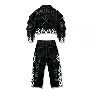 Conjunto Deportivo Personalizado para Hombre con Pedrería, 100% Algodón, Chaqueta y Pantalones de Mezclilla de Primera Calidad con Pedrería para Uso Unisex - Product Image 3