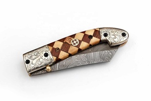 Prix de gros Couteau de poche pliant en acier Damas avec manche en bois Couteau tactique de survie extérieur OEM personnalisable - Product Image 3