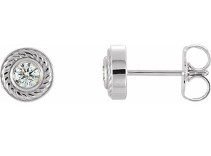 Pendientes de Diamantes Cultivados en Laboratorio con Corte Redondo en Oro de 14K con Diseño de Halo en Forma de Cuerda - Product Image 3