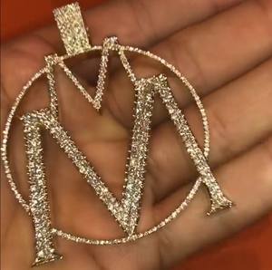 Pendentif personnalisé avec initiales serties de diamants, pendentif rond avec logo, pendentif en diamant moissanite, argent sterling 925 micro pavé VVS - Product Image 1