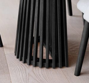 Ensemble de table à manger ronde en teck massif moderne avec chaises rembourrées et base sculpturale cannelée pour salle à manger, maison, restaurant - Product Image 5