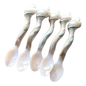 Sinfonía de la Elegancia La cuchara de perlas de calidad superior con una rica historia de diseño - Product Image 1