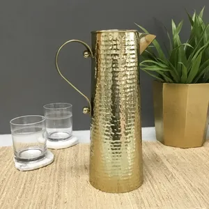 Carafe en métal artisanale contemporaine de luxe pour restaurant, hôtel, banquet et intérieurs haut de gamme – Métal rustique premium - Product Image 3
