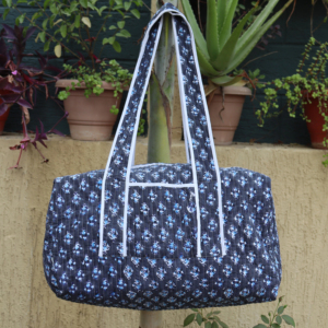 Nouveauté Sac de voyage bohème en coton 100% fait main, imprimé au bloc, avec longue poignée en corde, design matelassé, taille moyenne pour femme - Product Image 1