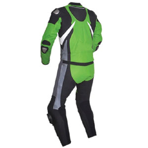 Sentez la force d'un design haut de gamme dans un ensemble de moto en cuir deux pièces. Libérez-vous de toute contrainte et soyez confiant en vous portant un ensemble de moto en cuir. - Product Image 2