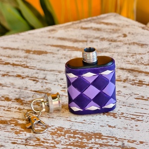 Mini flacons à liqueur en cuir véritable à carreaux Venus Premium, avec bouchon métallique, légers, robustes et étanches – Accessoire de mode - Product Image 3