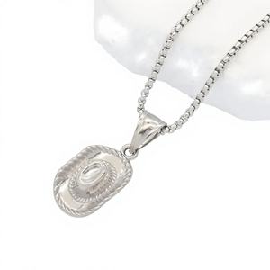 Pendentif de Noël classique en forme d'animal pour femme, en acier inoxydable 304 avec finition plaquée or 18 carats, avec élégante chaîne en boîte - Product Image 6