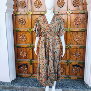 Robe longue décontractée d'été en soie pour femme, style vintage, simple, écologique, respirante, anti-plis, ample, à volants, col en V et manches flottantes - Product Image 1