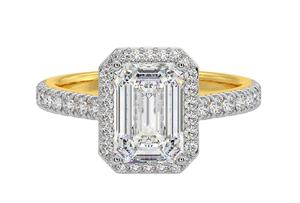 แหวนเพชรทรงสี่เหลี่ยมมรกต 2 กะรัต ผลิตในห้องปฏิบัติการ ประดับเพชรรอบวงแบบ Halo ตัวเรือนแบบ Prong Set พร้อมเพชรด้านข้าง ดีไซน์ Open Gallery สำหรับวันครบรอบแต่งงานที่ได้รับการรับรอง - Product Image 1