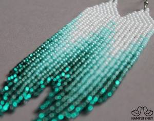 ต่างหูประดับลูกปัดแก้วสีฟ้าครามทันสมัยและพู่ห้อยระย้า ของขวัญเครื่องประดับสุดพิเศษสำหรับผู้หญิง โดย MS Handicraft - Product Image 1