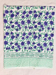 Paréo en coton imprimé floral violet, léger, idéal pour la plage, parfait pour les femmes en toutes saisons - Product Image 2