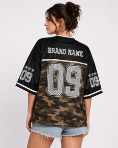 เสื้อฟุตบอลอเมริกันคอวี แบรนด์ Camo Custom ประดับคริสตัลและเพชรเทียม สำหรับทีมหญิง ผ้าโพลีเอสเตอร์ตาข่าย 220GSM รับผลิตแบบ OEM เสื้อยืดฟุตบอล - Product Image 2