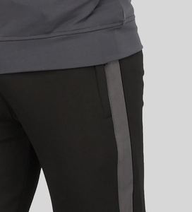 Ensemble de survêtement décontracté pour homme, coupe classique, en tissu respirant et léger, avec fonction de séchage rapide, haute qualité, fabriqué à Taïwan - Product Image 2