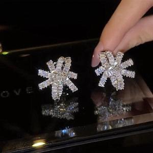 Boucles d'oreilles clous unisexes de luxe en diamant naturel taille brillant, or massif 18 carats, cadeau de mariage, bijoux de fête, design étoile étincelante - Product Image 1