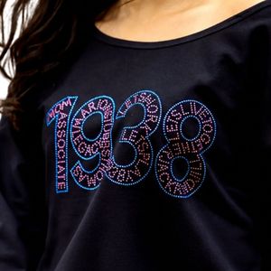 Sudadera Gráfica Negra para Mujer 1938, con Hombros Descubiertos, Manga Larga, Estilo Casual, Suave y Cómoda, Moda Urbana para el Día a Día - Product Image 3