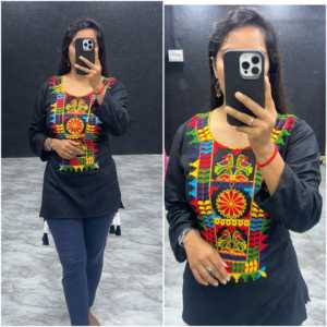 Top de blusa con bordado multihilo especial Navratri de diseñador para mujer - Product Image 3