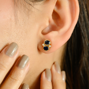 Boucles d'oreilles minimalistes en or jaune 18 carats massif pour femmes, serties de saphirs bleus ovales 4x6mm et de diamants, 100% authentiques, bijoux personnalisés. - Product Image 4