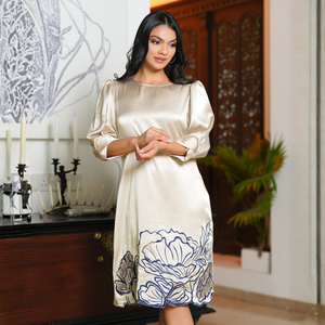 Elegante Vestido de Satén Beige Claro para Mujer - Product Image 4