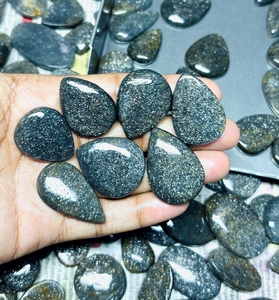 พลอยซันสโตนสีดำธรรมชาติแบบคาโบชอง ขายส่งจำนวนมาก พลอยหลวมสำหรับทำเครื่องประดับ ราคาขายส่งแบบยกชุด พลอยซันสโตนแบบคาโบชอง - Product Image 1