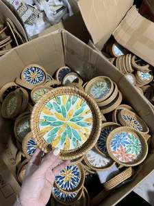 Bandeja de servir tejida a mano con incrustaciones de ratán y concha de capiz, bandeja de café redonda decorativa con flor azul, bandeja para joyas y adornos. - Product Image 6