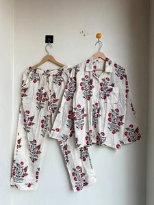 Pyjama en coton pur à motifs floraux : ensemble de vêtements de nuit légers pour l'été pour femmes - Product Image 3