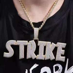 Collar con Colgante Personalizado de Diamante Moissanite VVS con Nombre, Cadena Cubana, Joyería Moderna para Hombre - Product Image 1