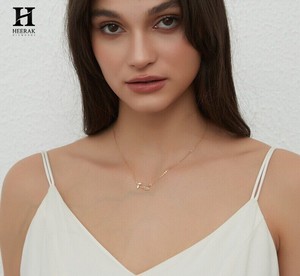 ผู้ผลิตเครื่องประดับสั่งทำพิเศษ สร้อยคอรูปดอกทิวลิปทอง 14k ประดับเพชร สำหรับขายส่ง - Product Image 5