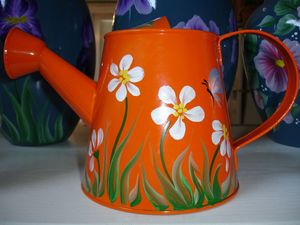 Grande arrosoir en métal pour l'irrigation efficace des plantes, des fleurs, des herbes et des légumes dans la cour. - Product Image 6