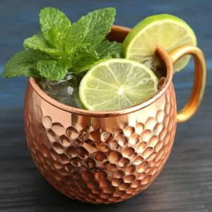 Taza de cobre martillado con asa de latón, hecha a mano, para Moscow Mule, cócteles, cerveza, bar, hotel, restaurante. - Product Image 4