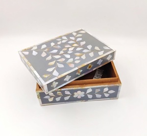 Boîte de rangement pour bijoux de qualité durable avec fermeture magnétique, design en résine MDF et incrustation MOP, présentoir pour montres, décoration intérieure, boîtes cadeaux - Product Image 1