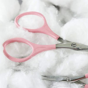 Tijeras para Uñas Curvas de Acero Inoxidable de Primera Calidad con Orificio Cuadrado para el Cuidado de las Cutículas - Corte Limpio y Suave a un Precio Competitivo - Product Image 6