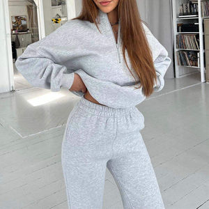 Ensemble de survêtement polaire pour femme, personnalisé, imprimé, décontracté, mi-lourd, respirant, hiver, avec sweat à capuche et pantalon de jogging uni à cordon de serrage - Product Image 1