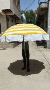 Parasol de jardin unique à motif imprimé en relief, style bohème indien, parasol de plage, protection solaire pour terrasses, fait main, couleurs jaunes - Product Image 4
