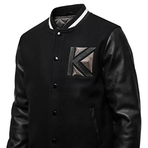 Chaqueta Varsity Negra para Hombre con Mangas de Cuero Vacuno y Logotipo K Bordado en la Parte Delantera, Chaqueta Personalizada al por Mayor - Product Image 4