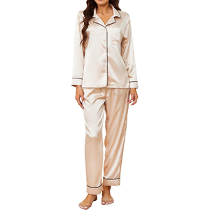 Ensemble de détente en satin respirant pour femme, haut à manches longues et pantalon, pyjama court à bretelles spaghetti, vêtements de nuit sexy personnalisés - Product Image 1